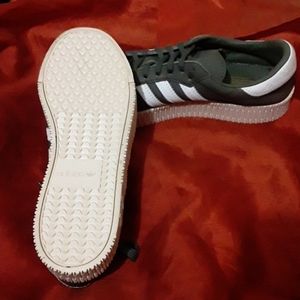 Adidas Sneakers